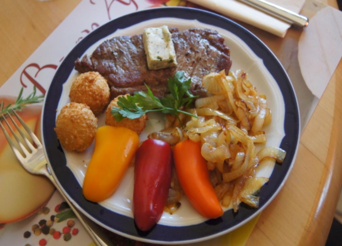 Rumsteak mit Zwiebeln, Mandelbällchen und Snackpaprikas - Rezept ...
