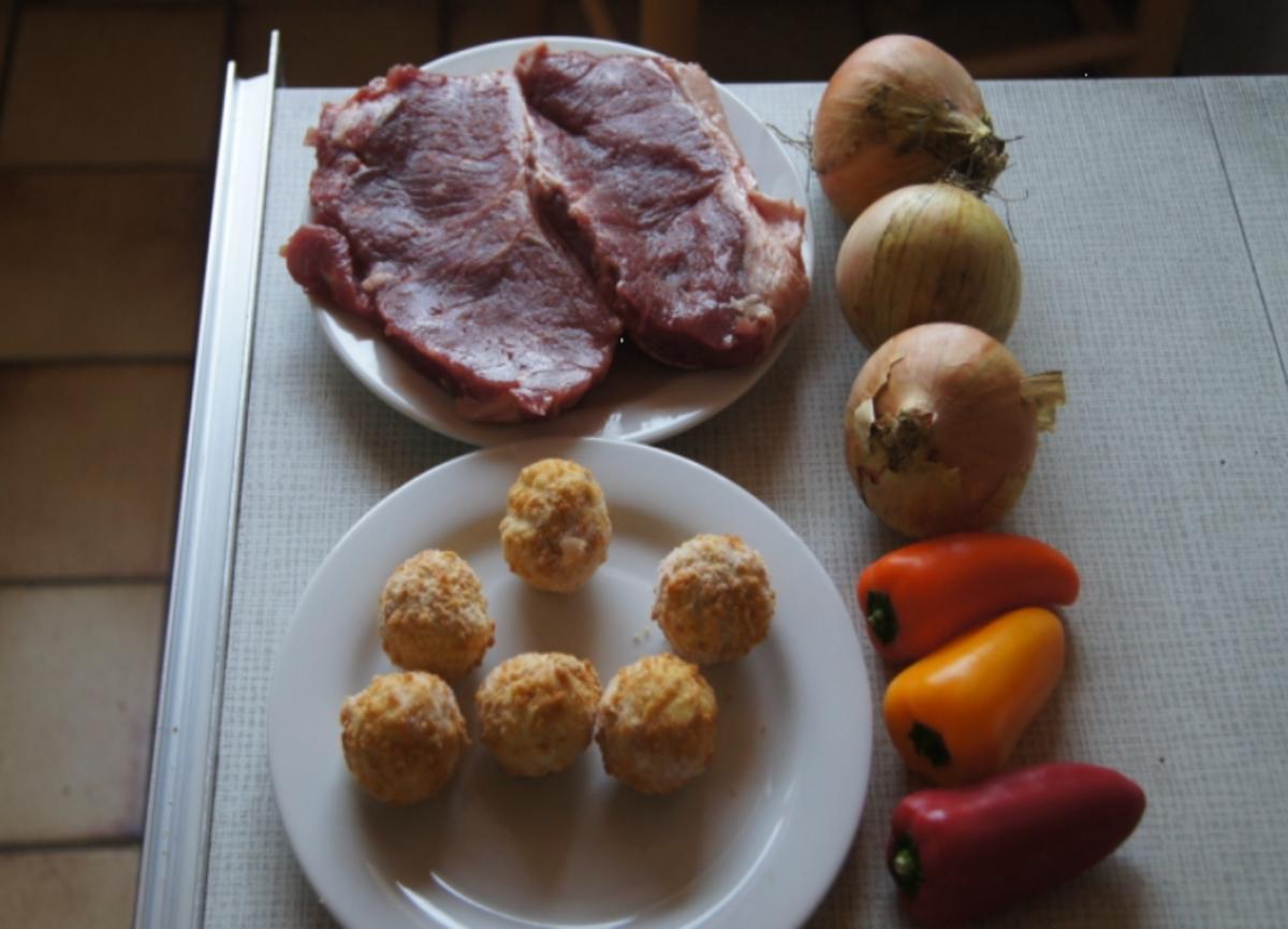 Rumsteak mit Zwiebeln, Mandelbällchen und Snackpaprikas - Rezept - Bild Nr. 1082