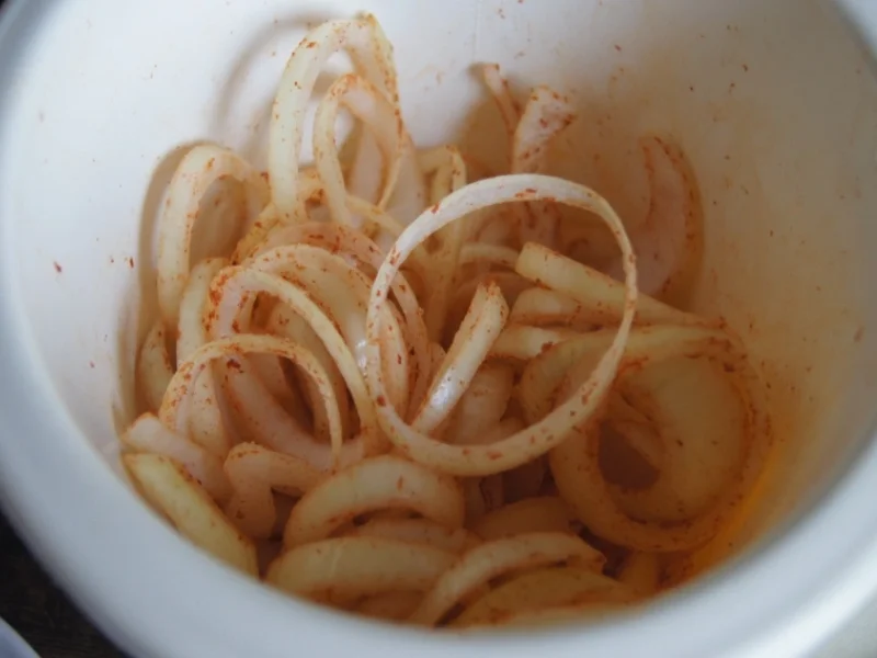 Rumsteak mit Zwiebeln, Mandelbällchen und Snackpaprikas - Rezept - Bild Nr. 1083