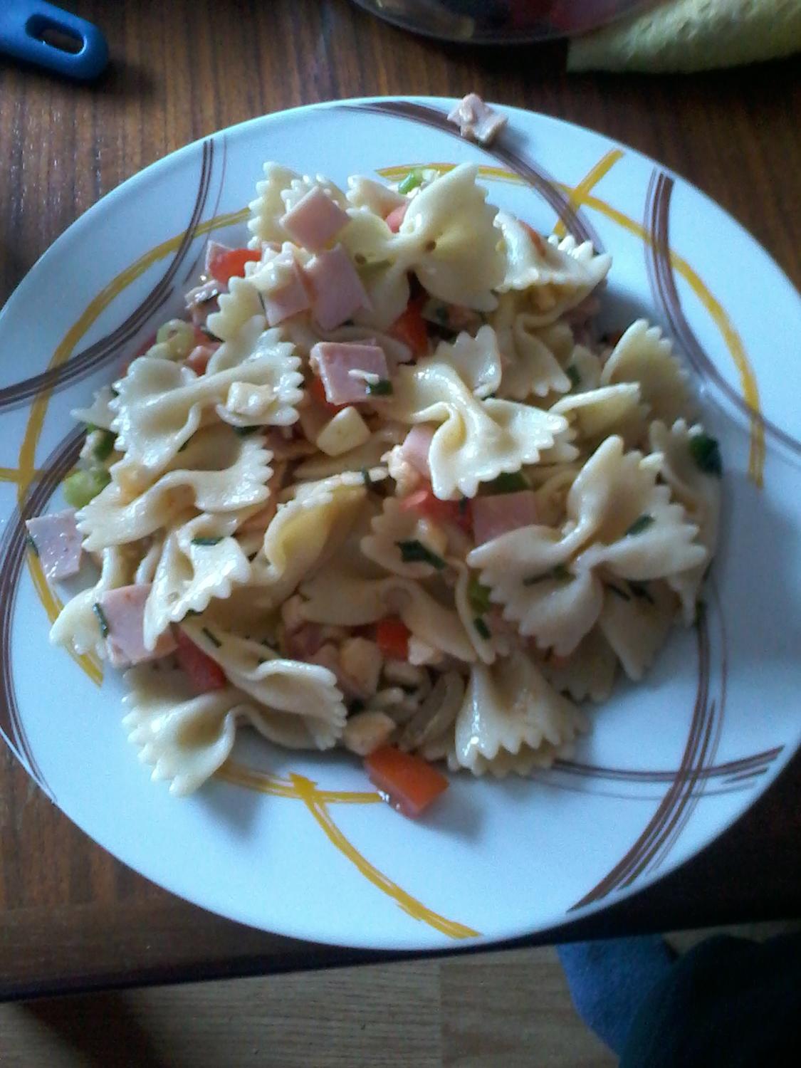 farfalle-salat mit Tomaten und oliven - Rezept - kochbar.de