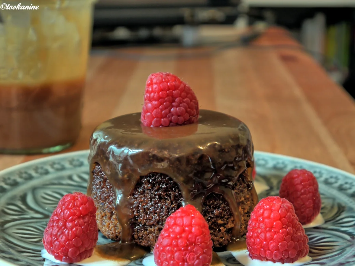 Dattelküchlein mit Karamellsauce - Rezept - Bild Nr. 1099