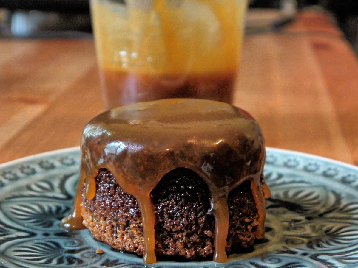 Dattelküchlein mit Karamellsauce - Rezept - Bild Nr. 1113