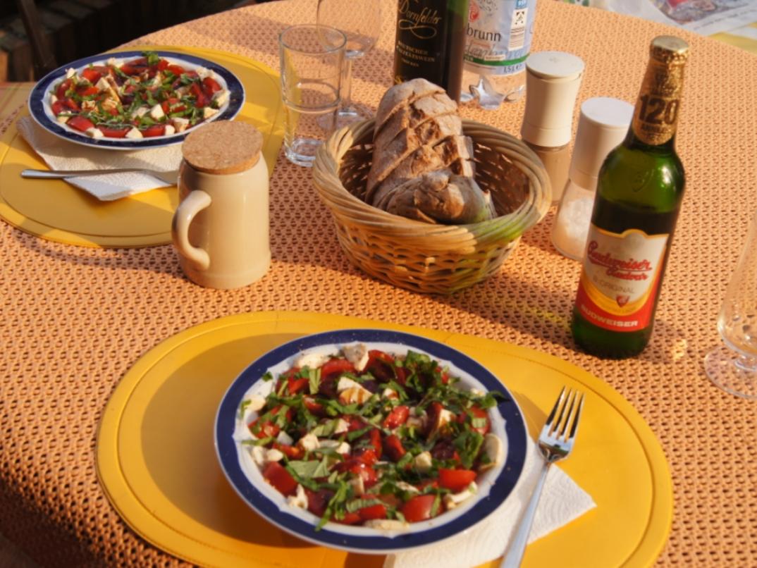 Tomaten mit Mozzarella und Walnuß Chiabatta - Rezept - kochbar.de