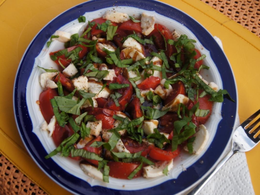 Tomaten mit Mozzarella und Walnuß Chiabatta - einfach - von MausVoh Tomaten mit Mozzarella und Walnuß Chiabatta - einfach - von MausVoh
