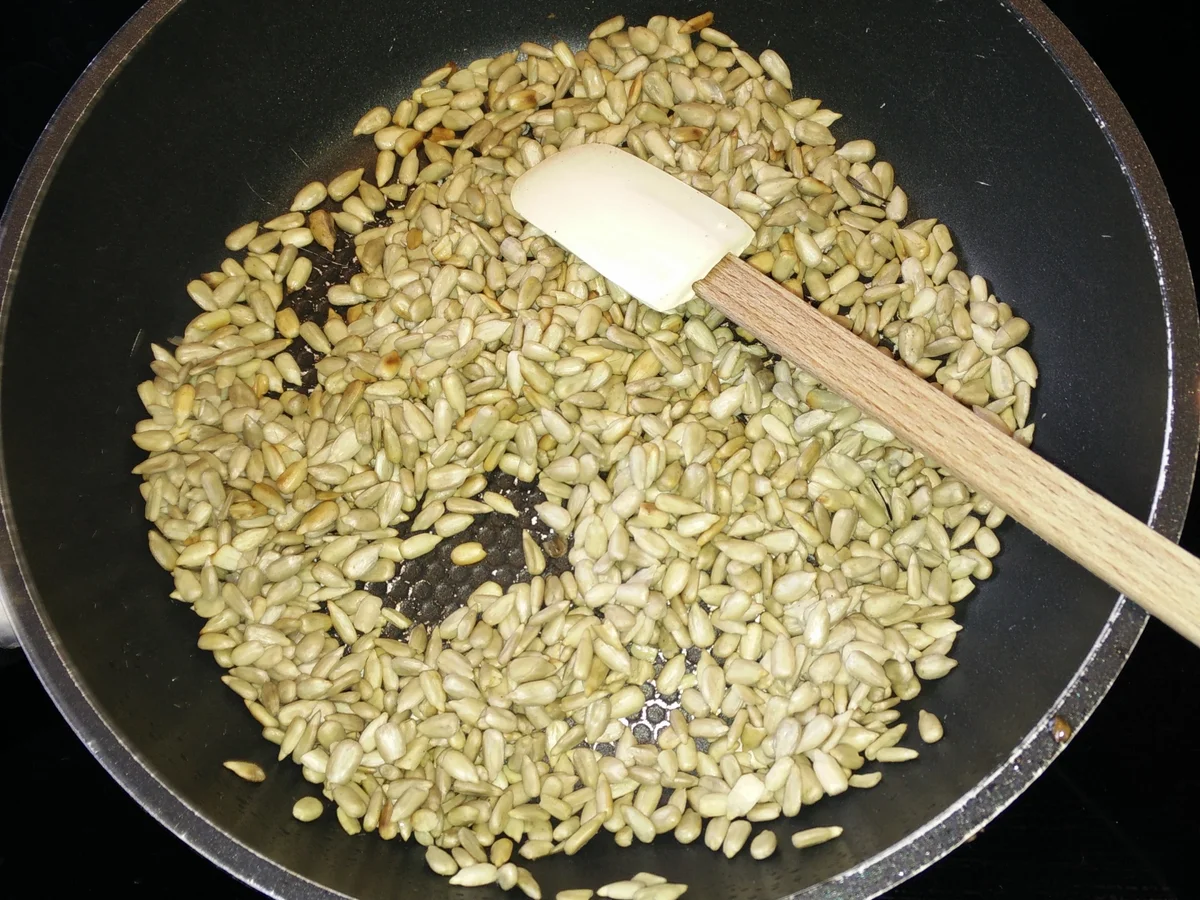 Sonnenblumen Kerne geröstet mit Sojasauce verfeinert - Rezept - Bild Nr. 1098