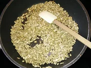 Sonnenblumen Kerne geröstet mit Sojasauce verfeinert - Rezept - Bild Nr. 1098