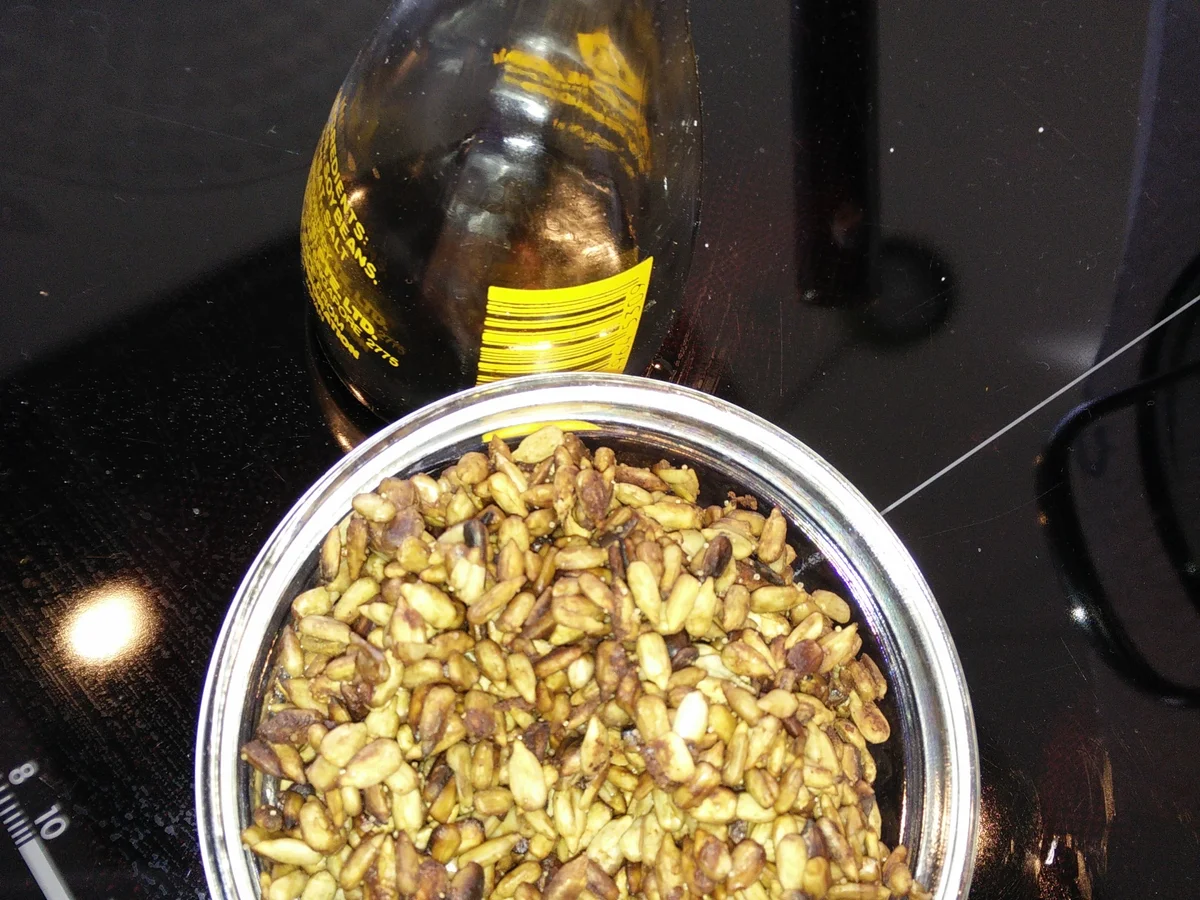 Sonnenblumen Kerne geröstet mit Sojasauce verfeinert - Rezept - Bild Nr. 1099