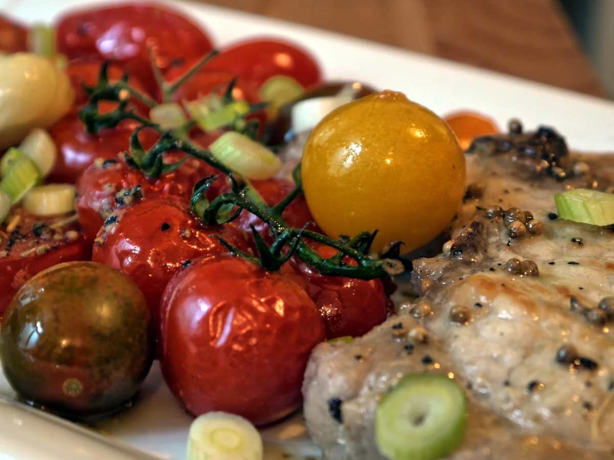 Rezept: Koteletts auf geschmorten Tomaten Bild Nr. 1132 Koteletts auf geschmorten Tomaten - Rezept - Bild Nr. 1132