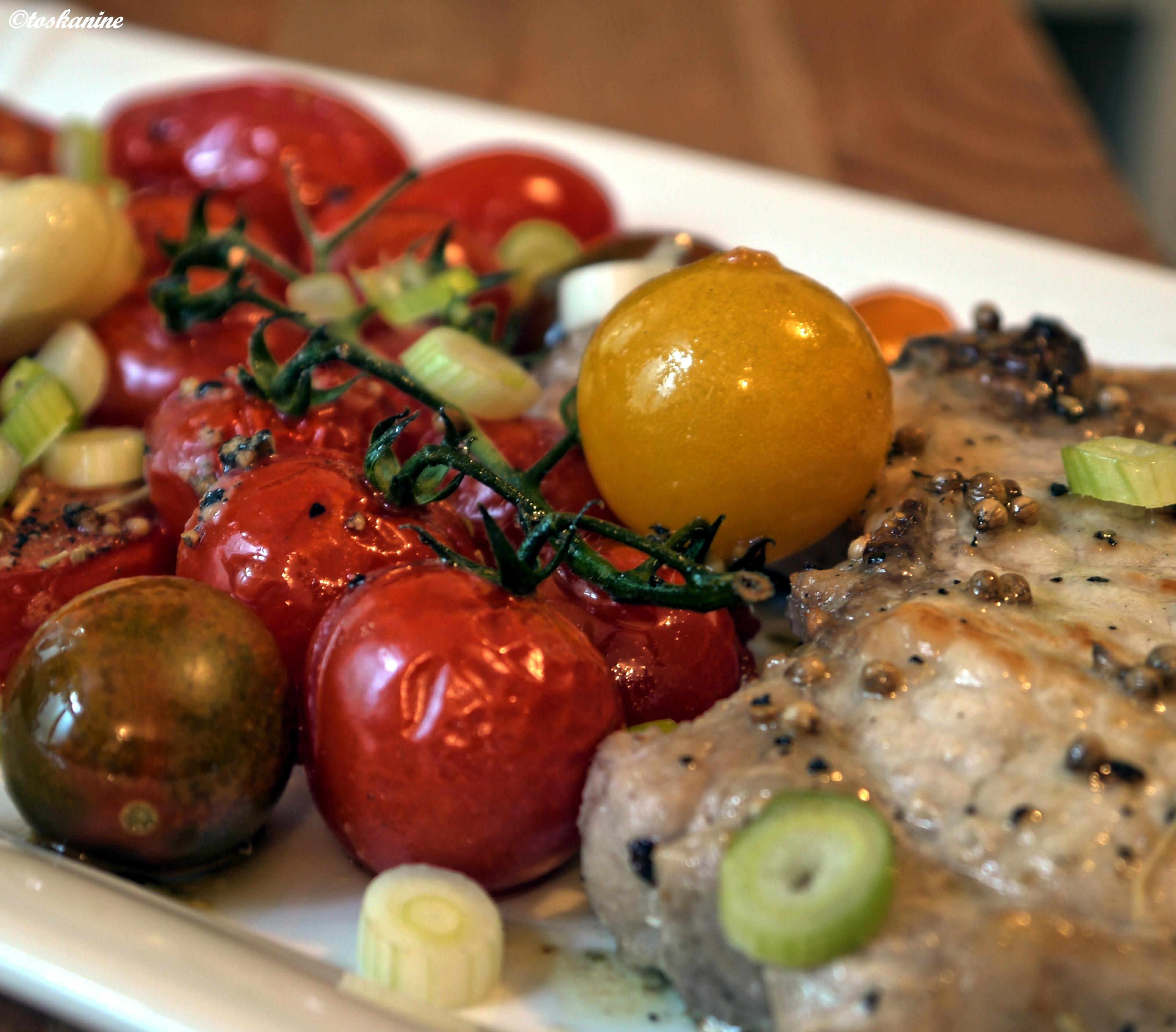 Bilder für Koteletts auf geschmorten Tomaten - Rezept