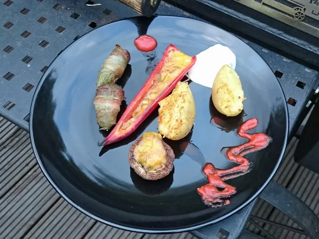 Rezept: Jalapeno, Champions, Spitzpaprika mit Käse und Zwiebeln gefüllt, Kräuterdrillinge Bild Nr. 1146 Jalapeno, Champions, Spitzpaprika mit Käse und Zwiebeln gefüllt, Kräuterdrillinge - Rezept - Bild Nr. 1146