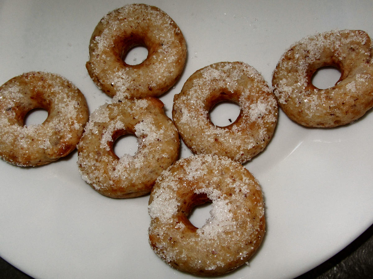 Mini Vanille-Mandel-Donuts - Rezept mit Bild - kochbar.de