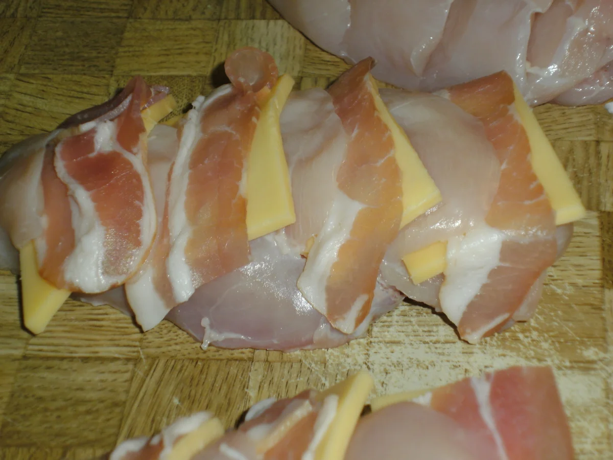 Rezept: Hähnchen Brust gefächert und gefüllt mit Speck und Käse Bild Nr. 1176 Hähnchen Brust gefächert und gefüllt mit Speck und Käse - Rezept - Bild Nr. 1176