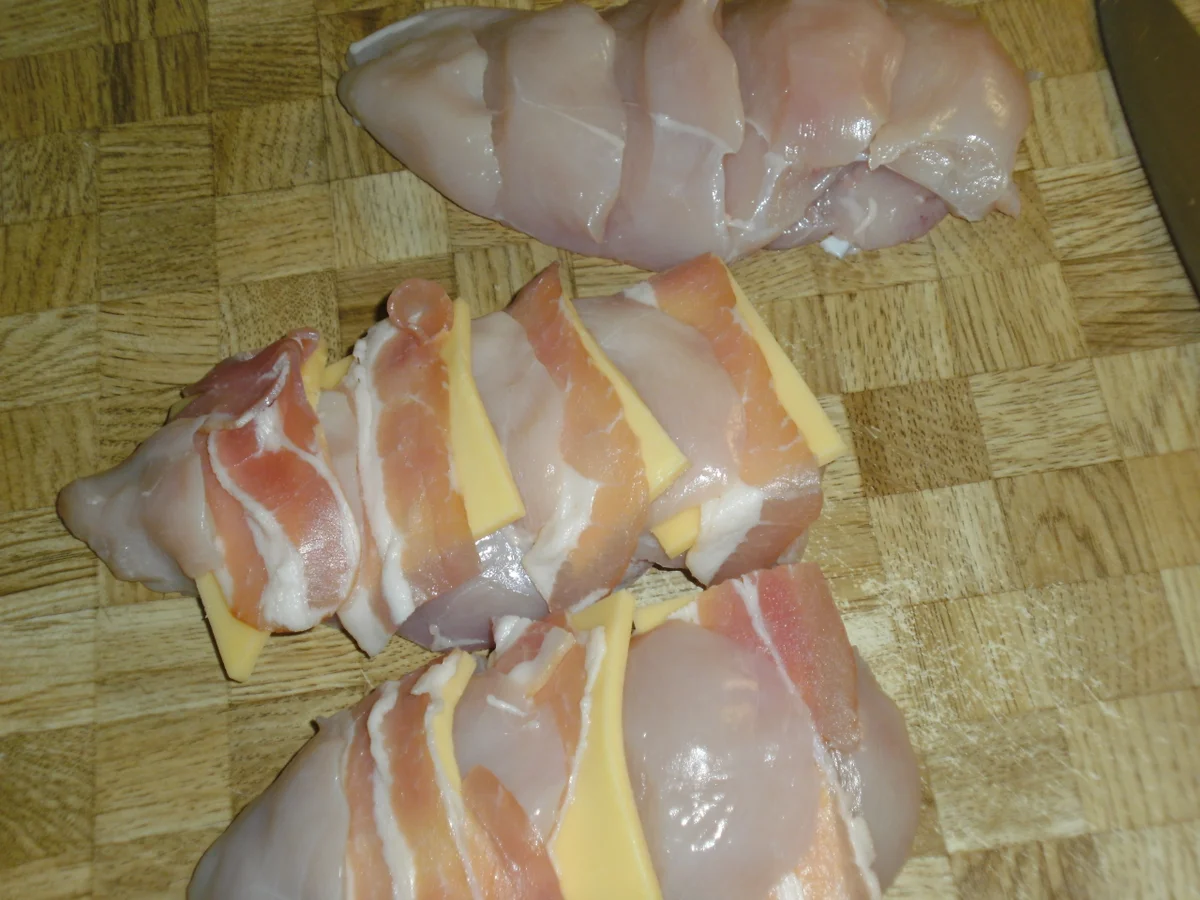 Rezept: Hähnchen Brust gefächert und gefüllt mit Speck und Käse Bild Nr. 1177 Hähnchen Brust gefächert und gefüllt mit Speck und Käse - Rezept - Bild Nr. 1177