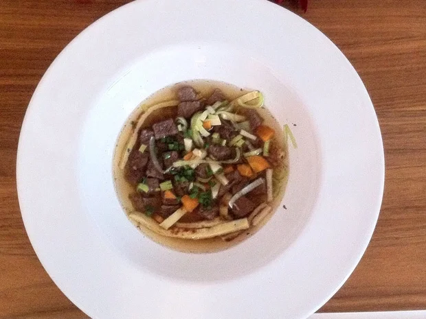 Rezept: Rinderkraftbrühe mit Gemüse- und Fleischeinlage Bild Nr. 1215 Rinderkraftbrühe mit Gemüse- und Fleischeinlage - Rezept - Bild Nr. 1215