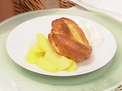 Pfitzauf mit Schlagsahne und Apfelkompott - Rezept - Bild Nr. 1360
