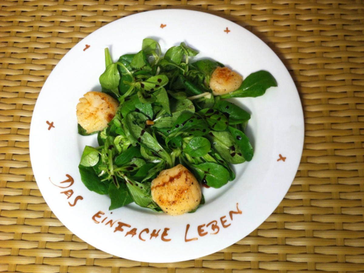 Jakobsmuscheln mit Feldsalat und Apflejulienne - Rezept - kochbar.de