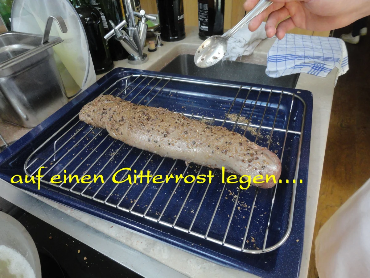 rosa gegarter Hirsch Rücken an Steinpilzen, Preiselbeeren und schwarzen Nüssen - Rezept - Bild Nr. 2172