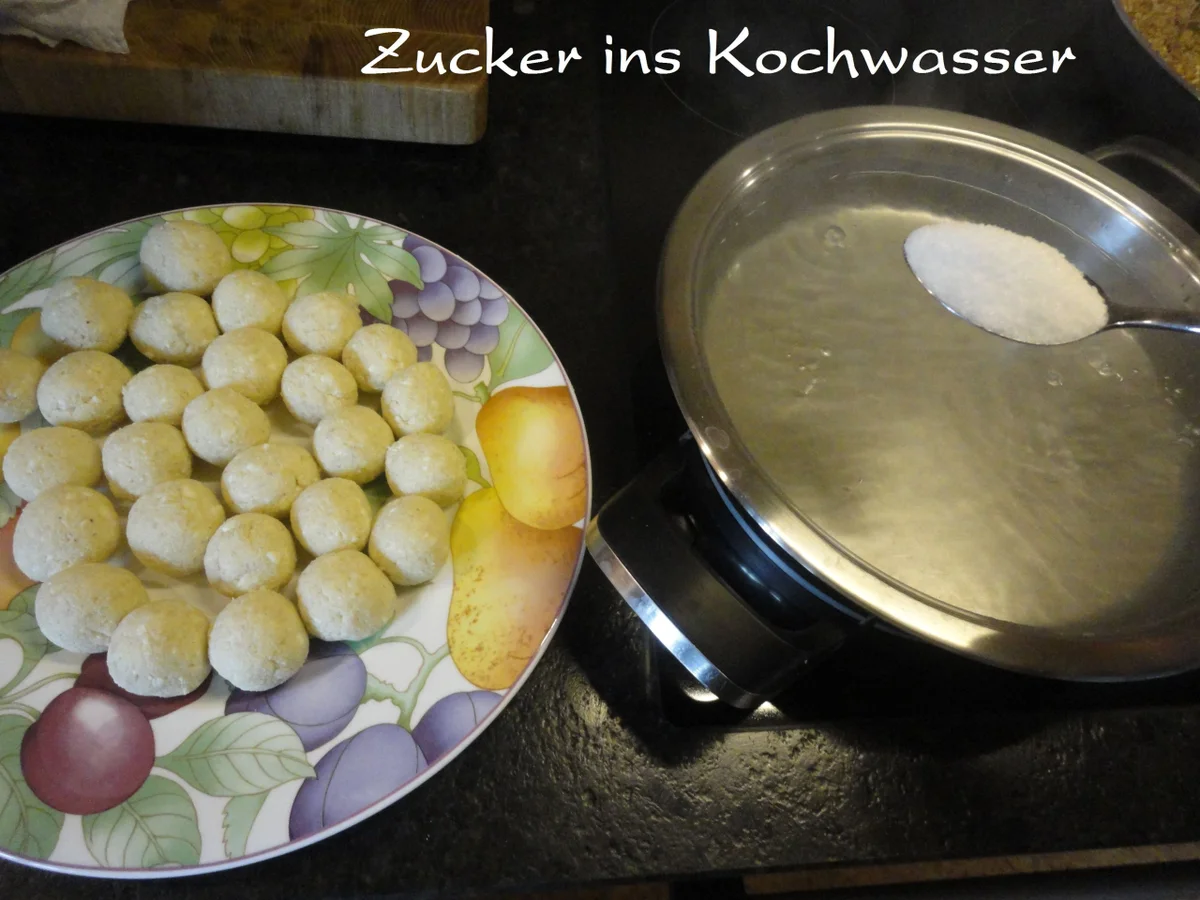 Rezept: Topfen Knöderl an Holunder - Waldbeer Mus Bild Nr. 1753 Topfen Knöderl an Holunder - Waldbeer Mus - Rezept - Bild Nr. 1753