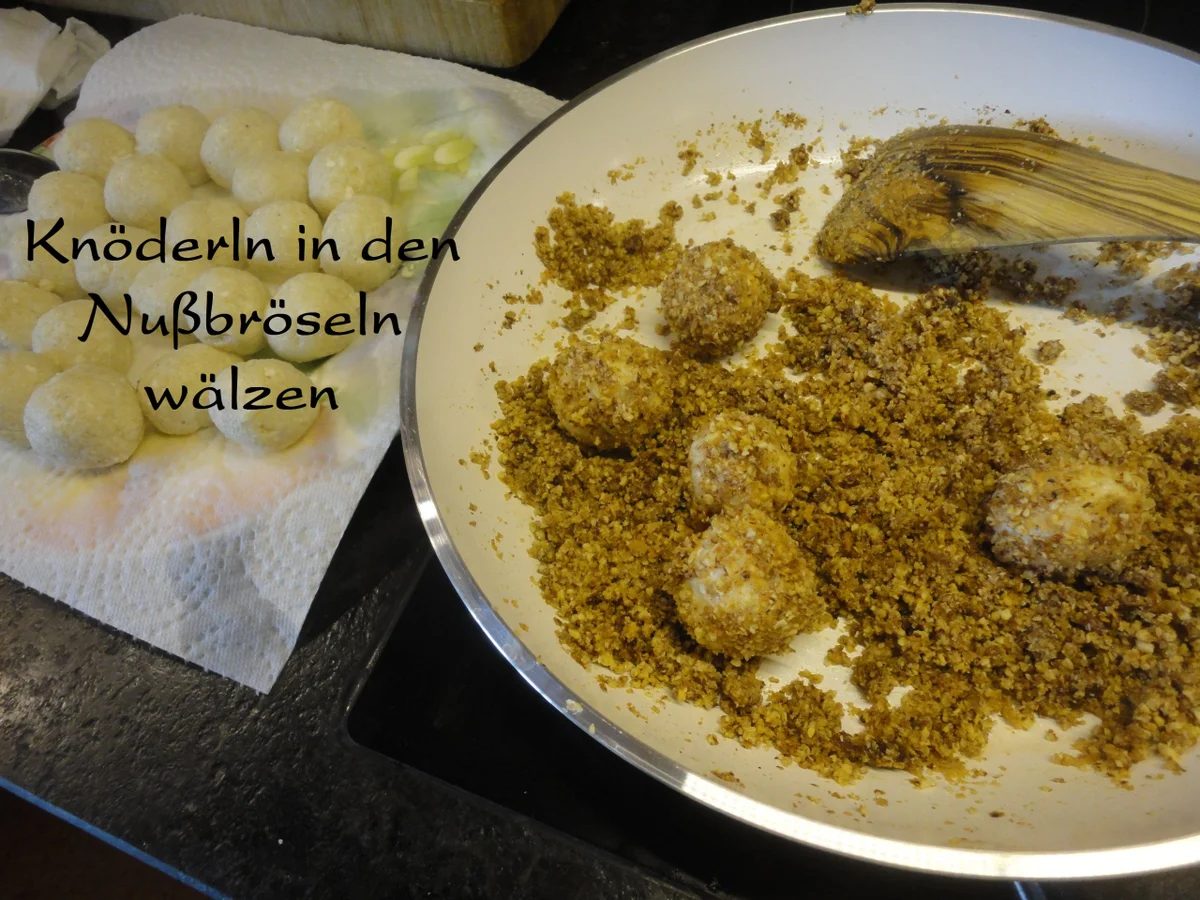 Rezept: Topfen Knöderl an Holunder - Waldbeer Mus Bild Nr. 1756 Topfen Knöderl an Holunder - Waldbeer Mus - Rezept - Bild Nr. 1756