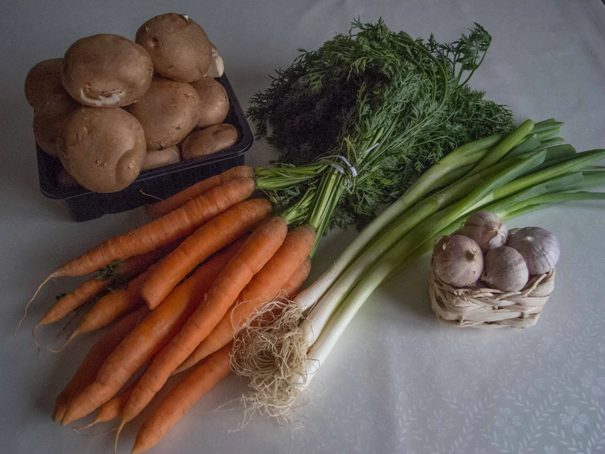 würziger Schweinenacken mit Senfdecke mit Gemüse und Gestubberten - Rezept - Bild Nr. 1376