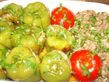 Gefüllte Paprika und Tomaten - Rezept