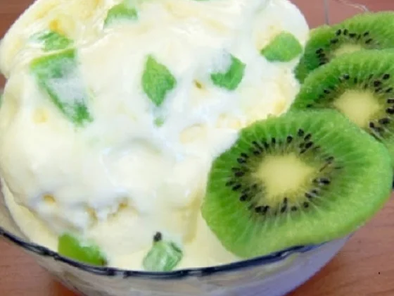 Rezept: Litschi-Kiwi-Kompott in, auf, an Ananas-Parfait Bild Nr. 1280 Litschi-Kiwi-Kompott in, auf, an Ananas-Parfait - Rezept - Bild Nr. 1280