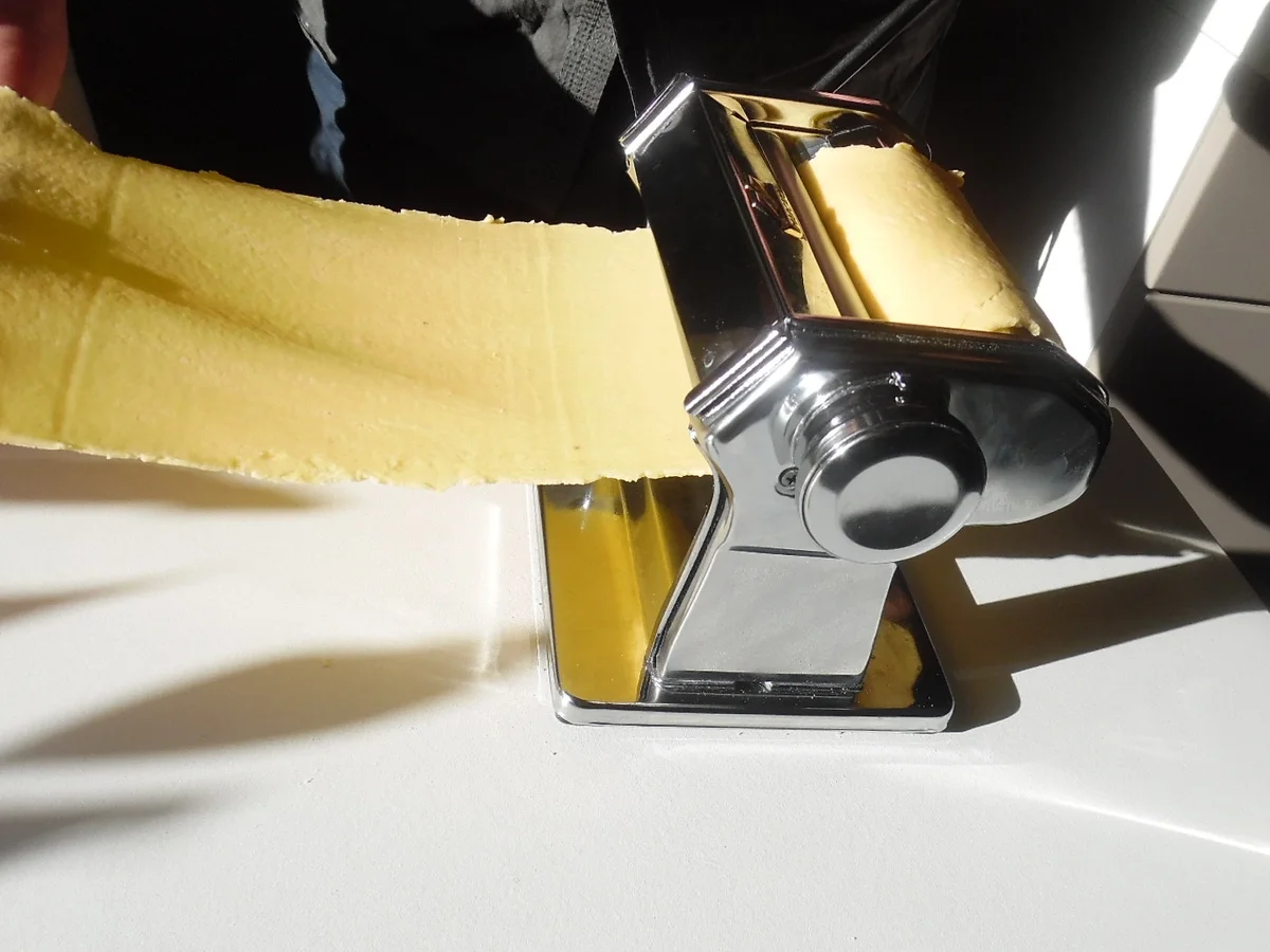 Rezept: "Pasta-Bonbons" mit Spinat-Ricotta-Füllung in Salbei-Butter Bild Nr. 1315 "Pasta-Bonbons" mit Spinat-Ricotta-Füllung in Salbei-Butter - Rezept - Bild Nr. 1315