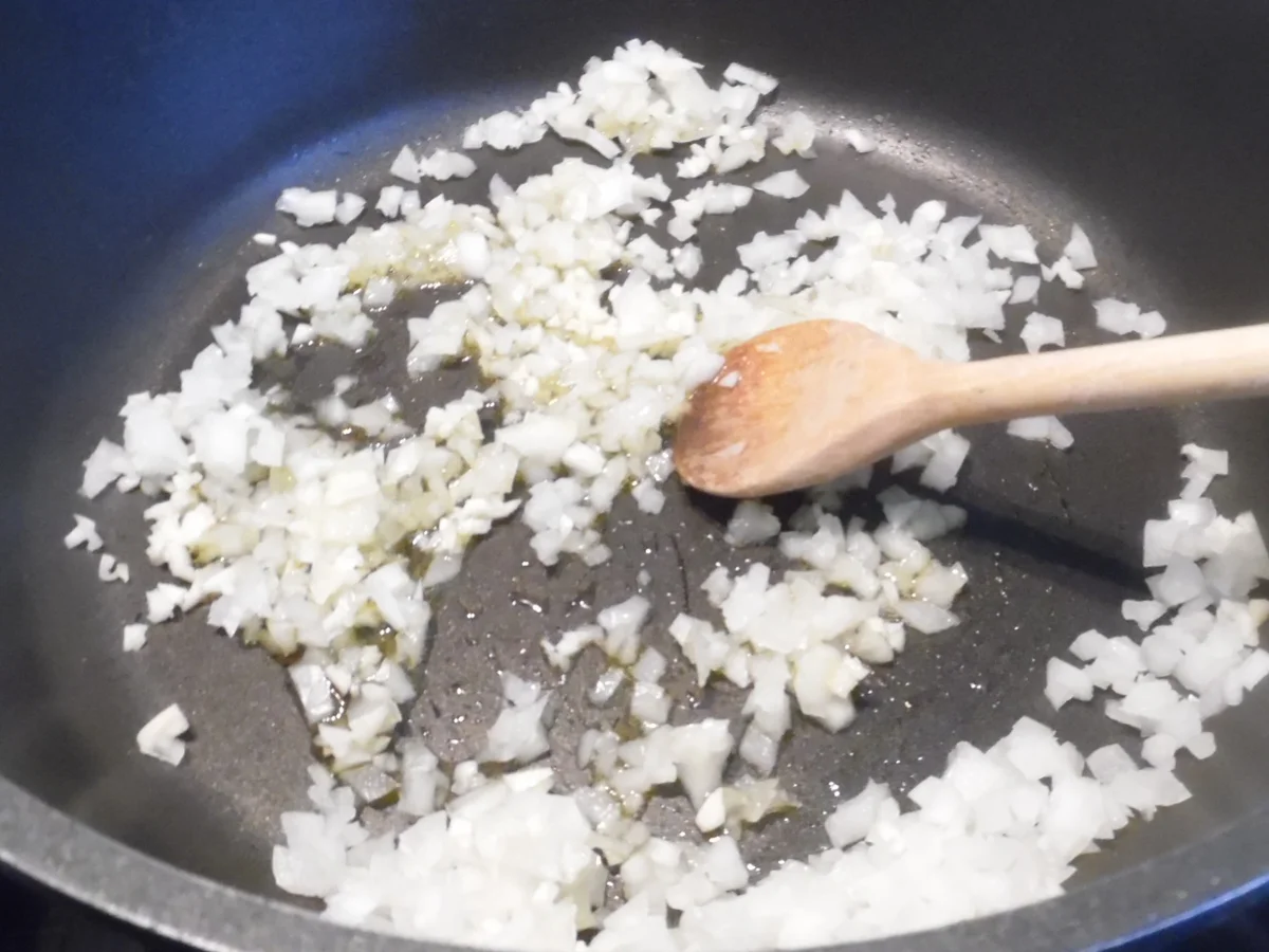 Rezept: "Pasta-Bonbons" mit Spinat-Ricotta-Füllung in Salbei-Butter Bild Nr. 1322 "Pasta-Bonbons" mit Spinat-Ricotta-Füllung in Salbei-Butter - Rezept - Bild Nr. 1322