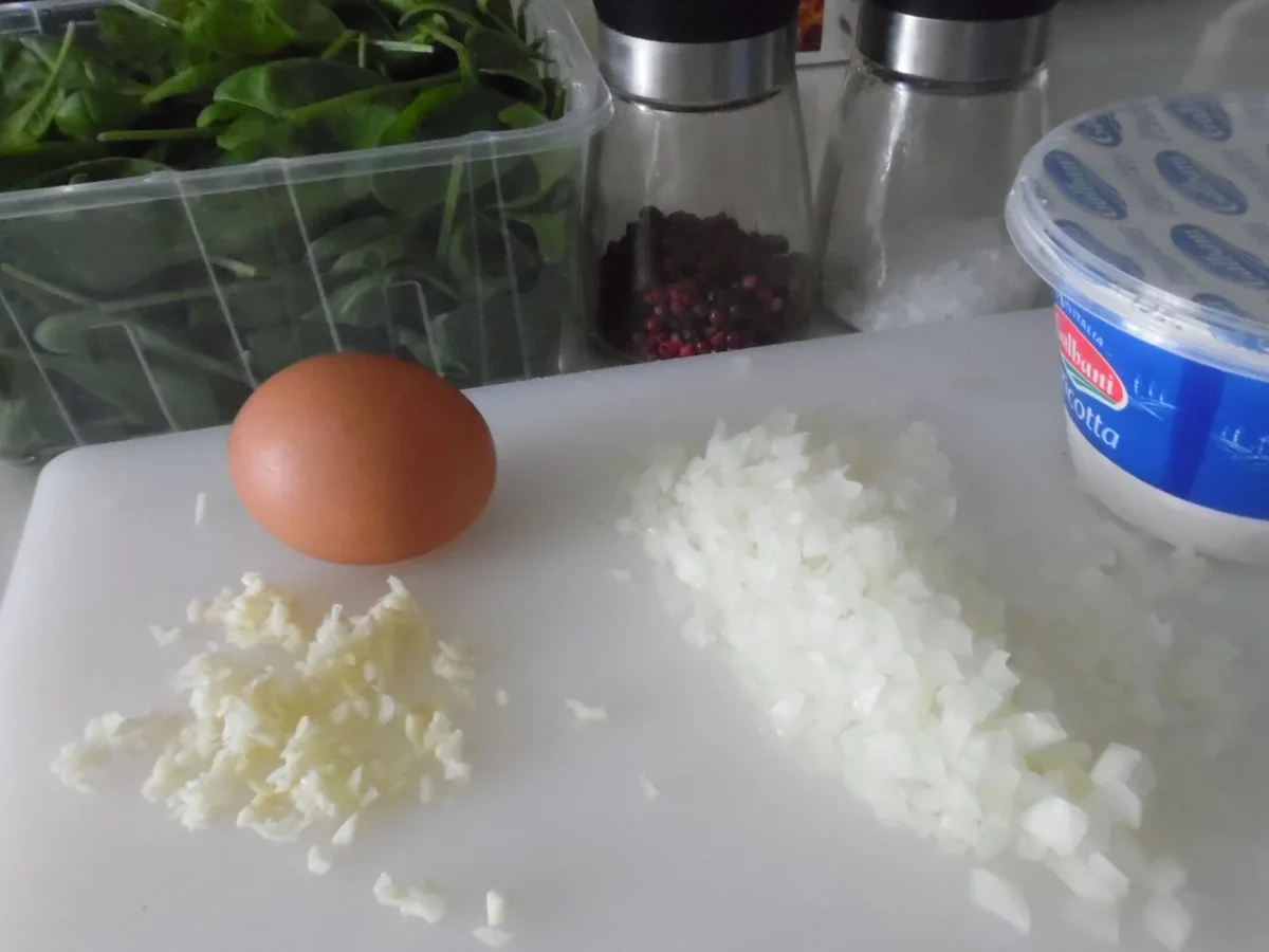 Rezept: "Pasta-Bonbons" mit Spinat-Ricotta-Füllung in Salbei-Butter Bild Nr. 1323 "Pasta-Bonbons" mit Spinat-Ricotta-Füllung in Salbei-Butter - Rezept - Bild Nr. 1323