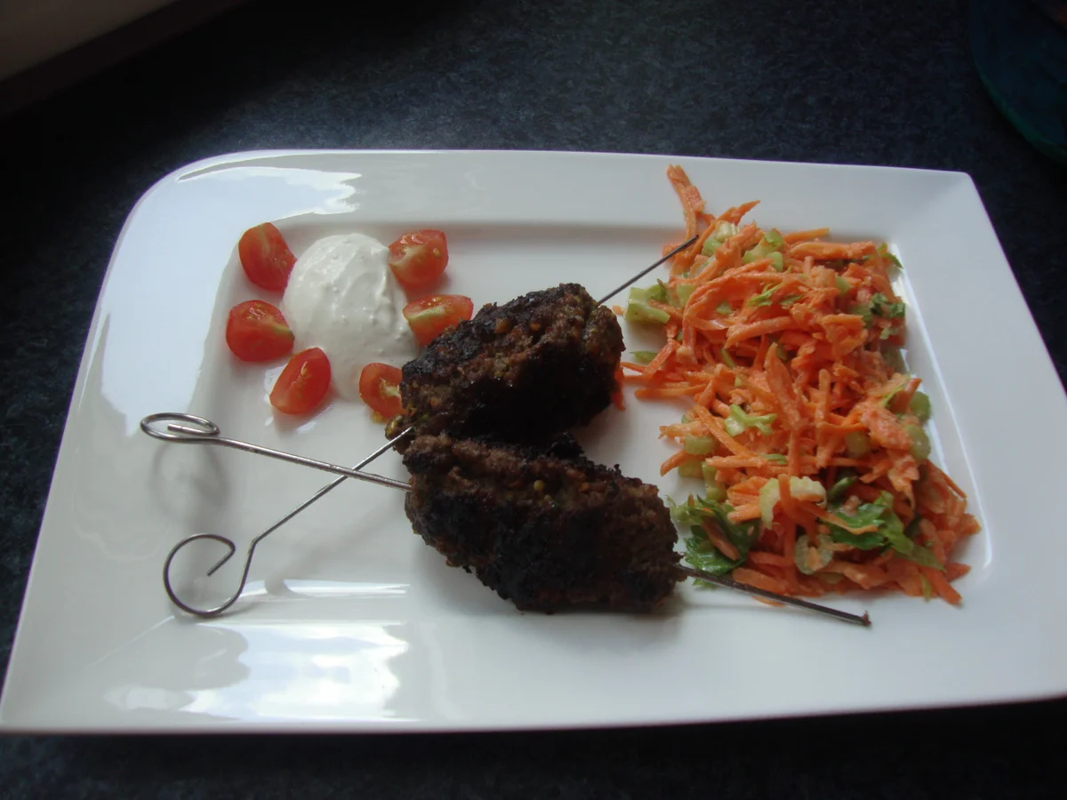 FASCHIERTES AM SPIESS MIT ROHKOSTSALAT - Rezept - Bild Nr. 1344