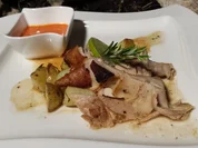 Limonen-Spanferkel mit Rosmarinkartoffeln aus dem Holzbackofen dazu roter Paprikasalsat - Rezept - Bild Nr. 1354