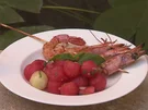 Scharfer Wassermelonensalat mit gegrilltem Scampispieß und Minzjoghurt - Rezept - Bild Nr. 1429