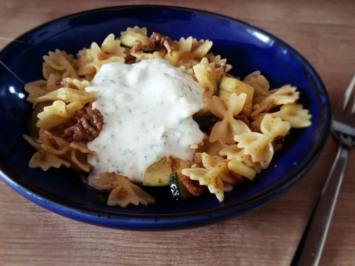 Türkische Nudel Hackfleisch Pfanne mit Joghurtsauce - Rezept - Bild Nr. 1394