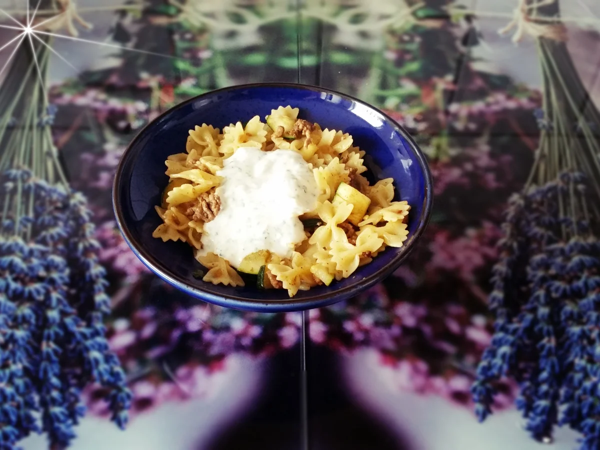 Türkische Nudel Hackfleisch Pfanne mit Joghurtsauce - Rezept - Bild Nr. 1395