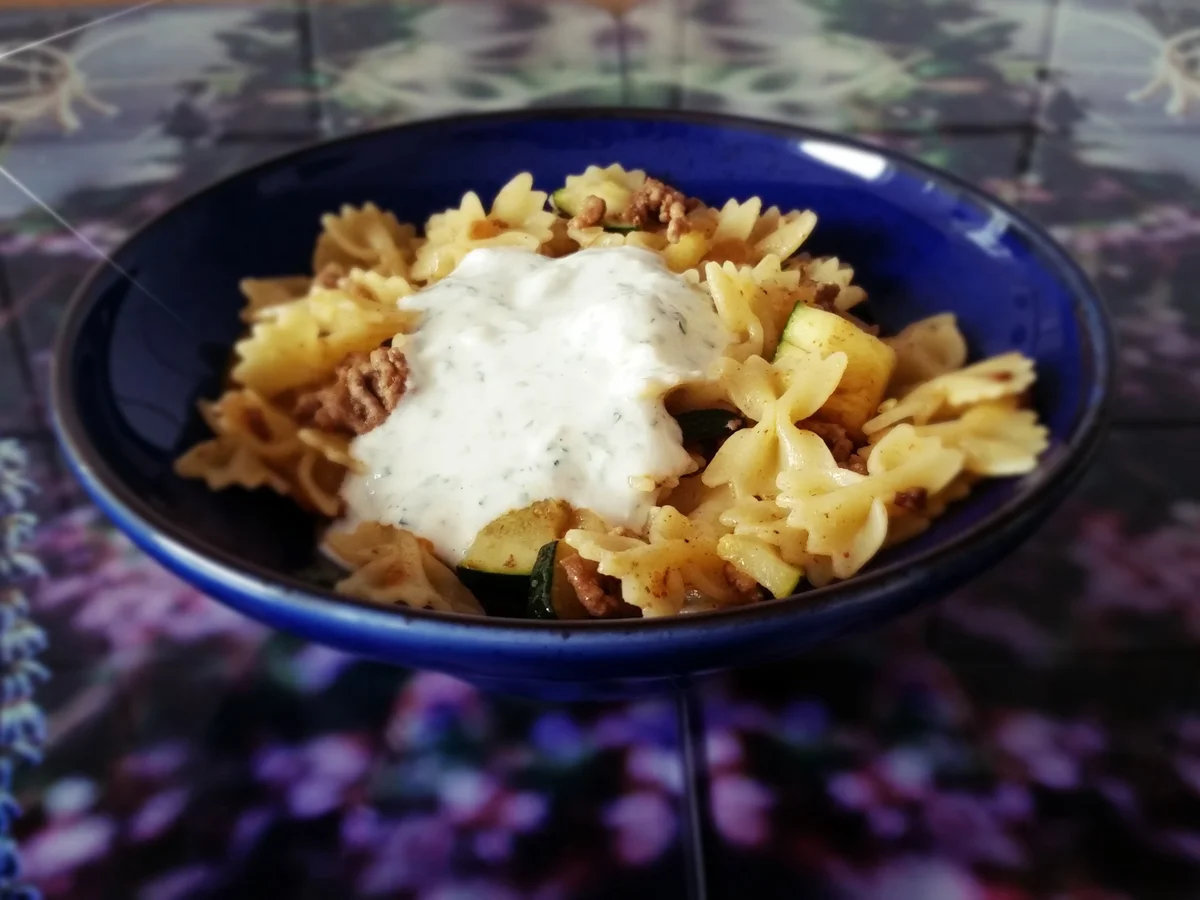 Türkische Nudel Hackfleisch Pfanne mit Joghurtsauce - Rezept - Bild Nr. 1396