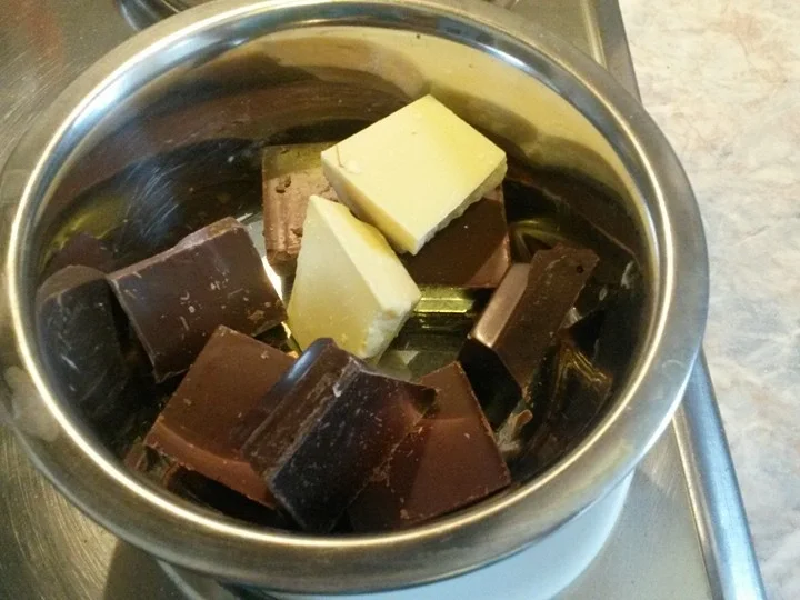 Rezept: Nougat Pralinen / Nugat Pralinen Bild Nr. 1414 Nougat Pralinen / Nugat Pralinen - Rezept - Bild Nr. 1414