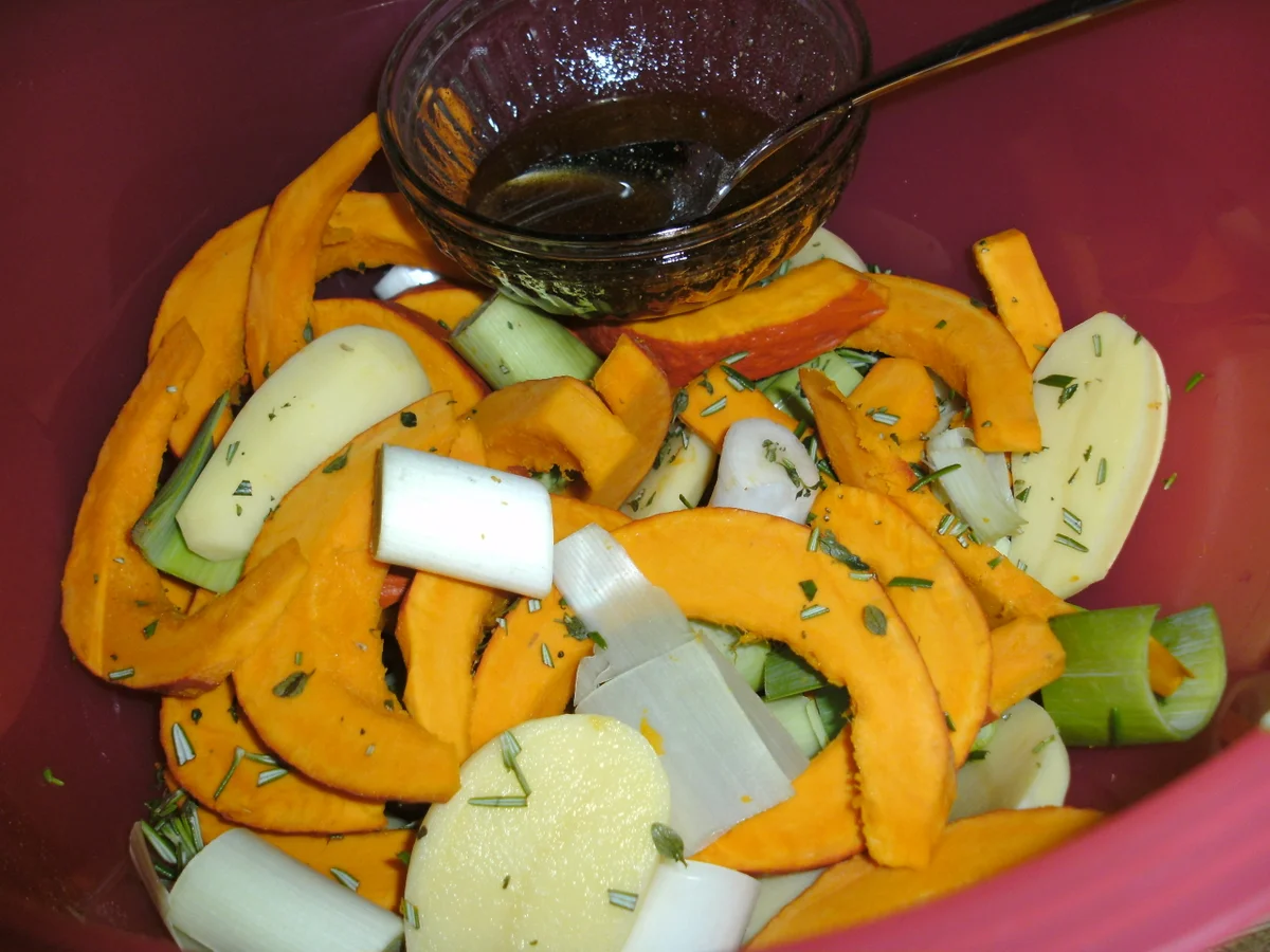 Kürbis mit Mettbällchen und Sahnesoße - Rezept - Bild Nr. 1423