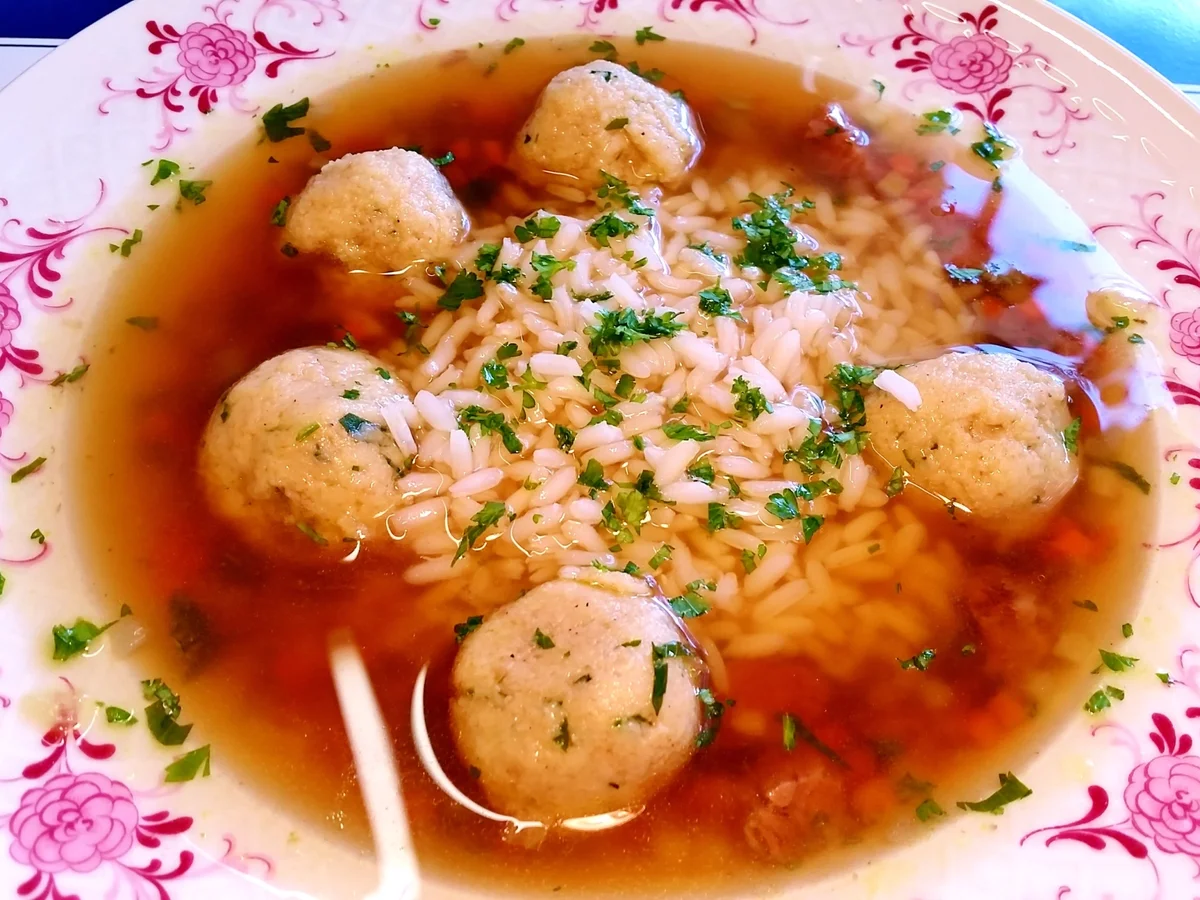 Rezept: Klare Ochsenschwanzsuppe mit Markklößchen** und Reis Bild Nr. 1417 Klare Ochsenschwanzsuppe mit Markklößchen** und Reis - Rezept - Bild Nr. 1417