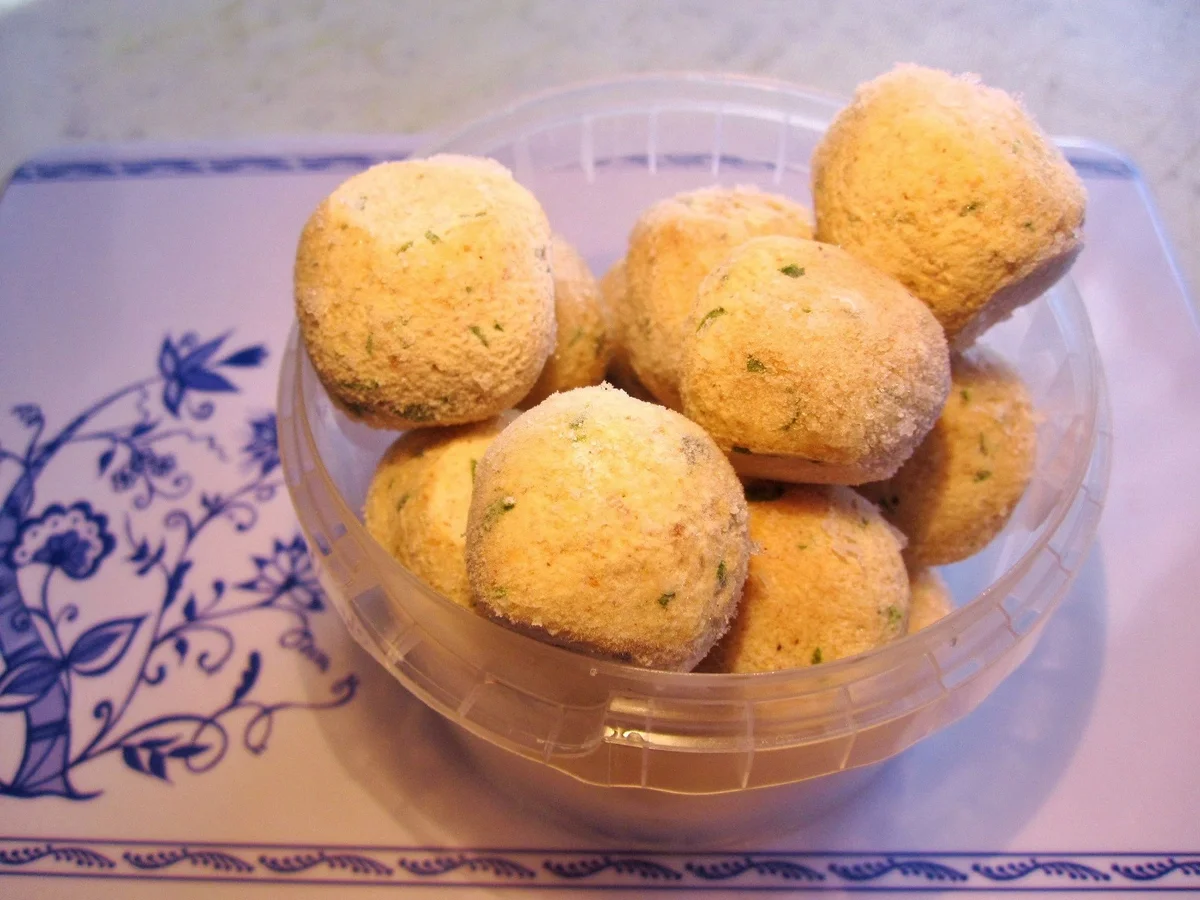 Rezept: Klare Ochsenschwanzsuppe mit Markklößchen** und Reis Bild Nr. 1421 Klare Ochsenschwanzsuppe mit Markklößchen** und Reis - Rezept - Bild Nr. 1421