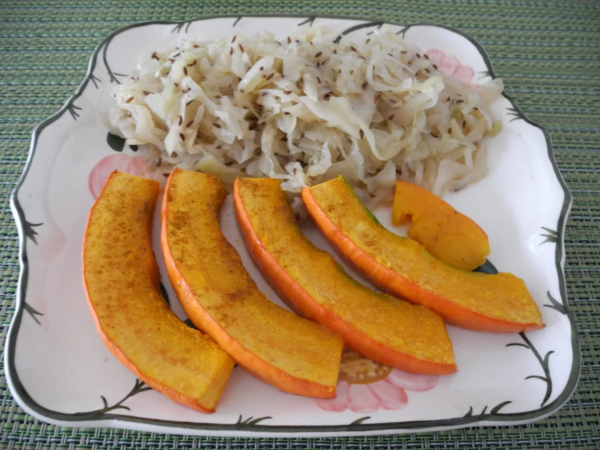 Kürbis aus dem Backofen mit Kümmelweißkohl - Rezept - Bild Nr. 1417