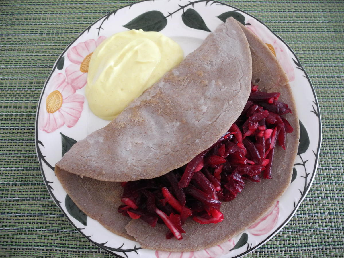 Buchweizen-Fladen mit Roter Bete-Füllung und Quark-Dip - Rezept - Bild Nr. 1418