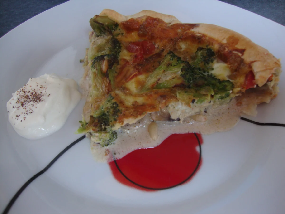 BROKOLI CHAMPIGNON QUICHE MIT PINIENKERNEN - Rezept - Bild Nr. 1417