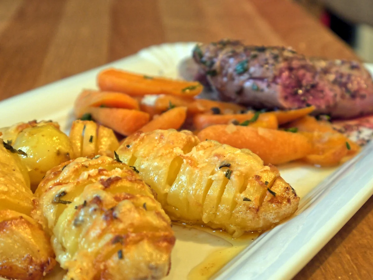 Rezept: Lammfilet, Gewürzmöhren, Fächerkartoffeln Bild Nr. 1418 Lammfilet, Gewürzmöhren, Fächerkartoffeln - Rezept - Bild Nr. 1418