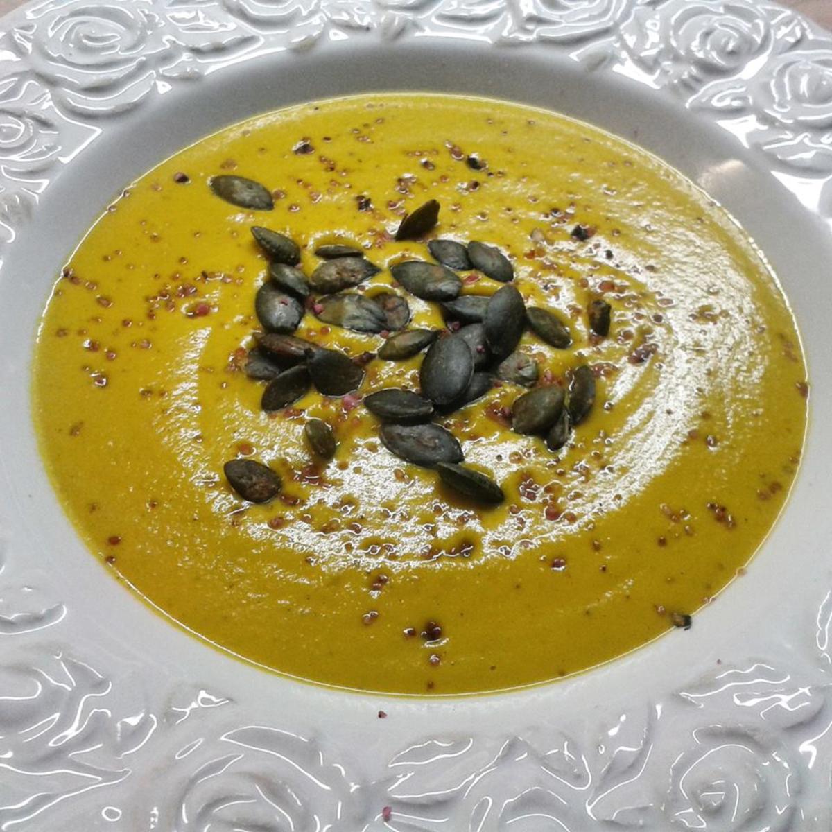 Bilder für Butternut-Suppe mit gelber Bette - Rezept