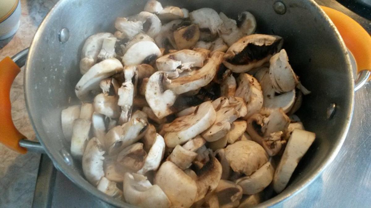 Puten - Champignon - Auflauf mit Kartoffeldecke - Rezept - Bild Nr. 1420