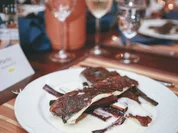 Forellenfilet mit blauen Kartoffeln, Urkarotten und Weißweinbutter - Rezept - Bild Nr. 1429