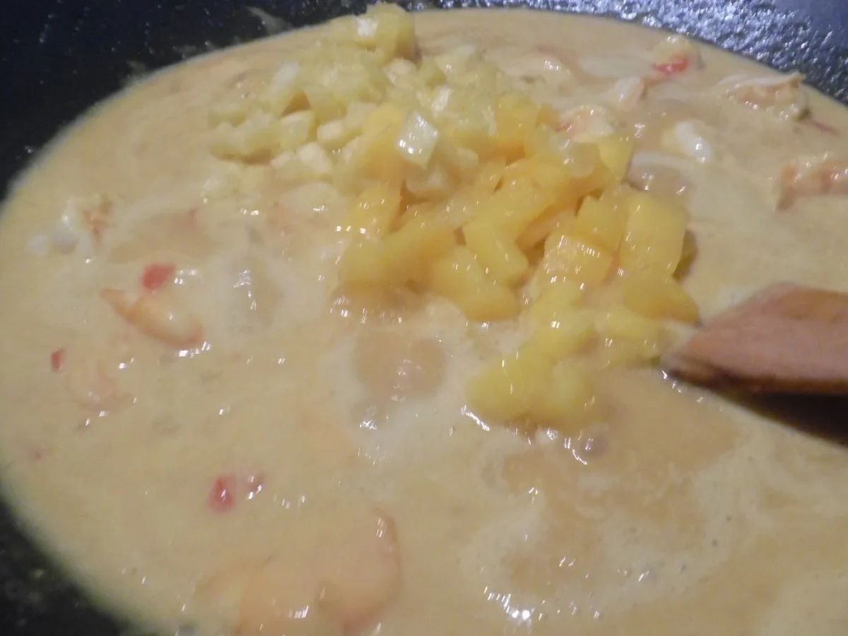 Garnelen in scharfer Kokos-Mango-Soße im Reisring - Rezept - Bild Nr. 1431