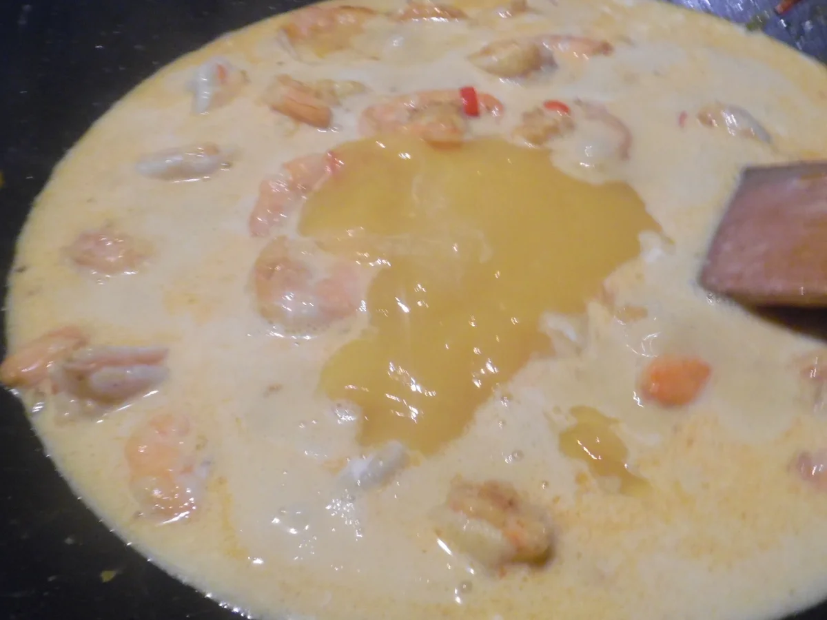 Garnelen in scharfer Kokos-Mango-Soße im Reisring - Rezept - Bild Nr. 1432