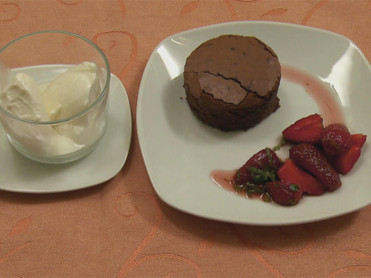 Brownies mit Erdbeerminzsalat (Marcel und Katja) - Rezept By Das
perfekte Promi Dinner