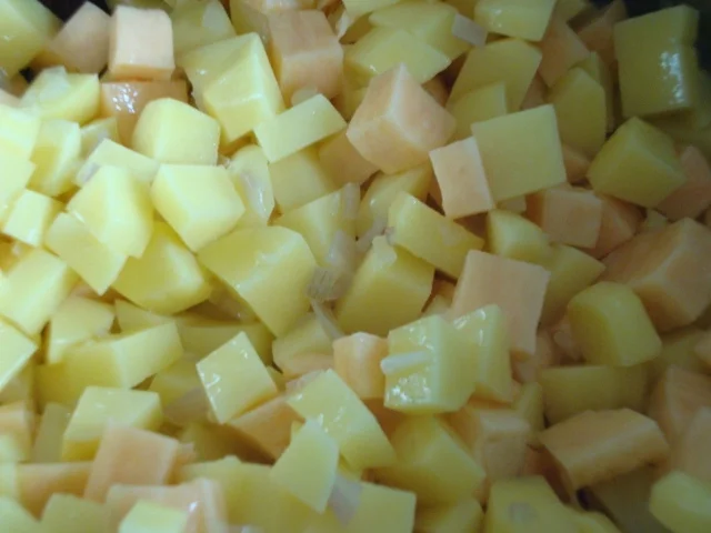 Kartoffelsuppe ( gehaltvoll ) nach "SuppenGeniesser Art" - Rezept - Bild Nr. 1447